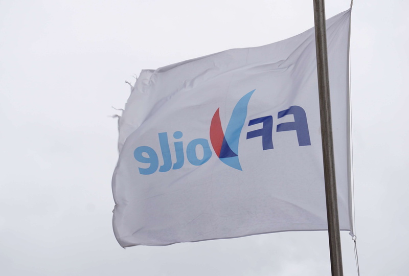 national icon, drapeau, dcharger, flag, voile, no people, sky, outdoors, low angle view, acole de voile, information, western script, mer, 4K, nature