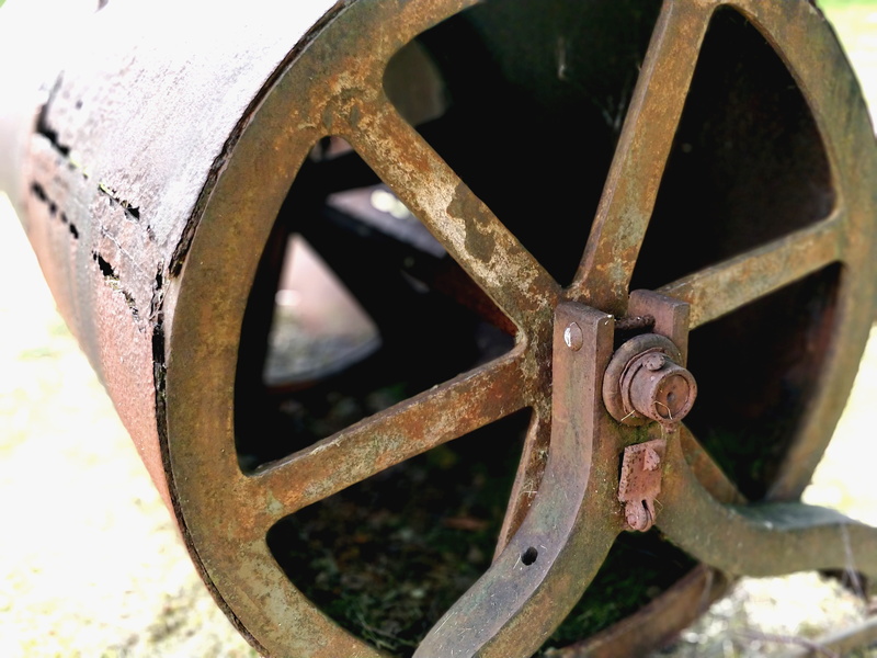 a82, close-up, focus on foreground, highland, 4K, obsolete, rust, wheel, day, transportation, equipment, no people, classic, clachaig, machine part, scotland