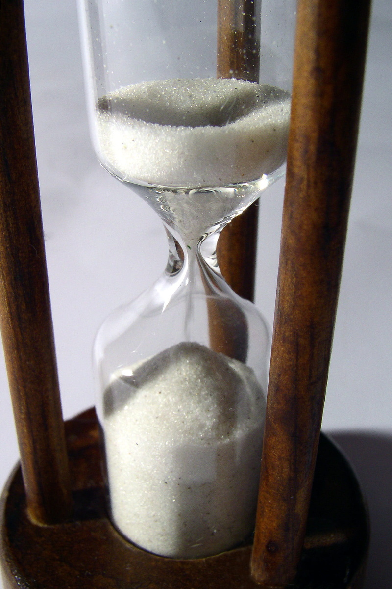 metal, hurry, hours, wooden, frame, sand, nature, run out, little, glass - material, still life, short, pouring, fast, deadline, indoors, focus on foreground
