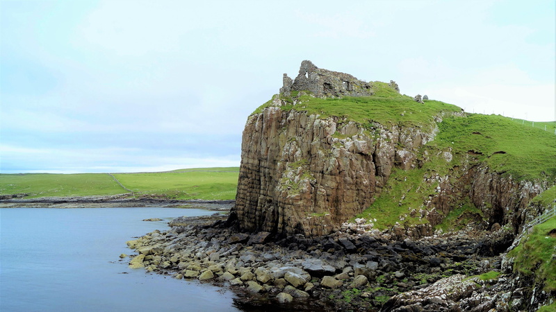 day, tranquil scene, tranquility, duntulm castle, europe, scotland, plant, non-urban scene, ruined, solid, 4K, isle of skye, scenics - nature, cloud - sky