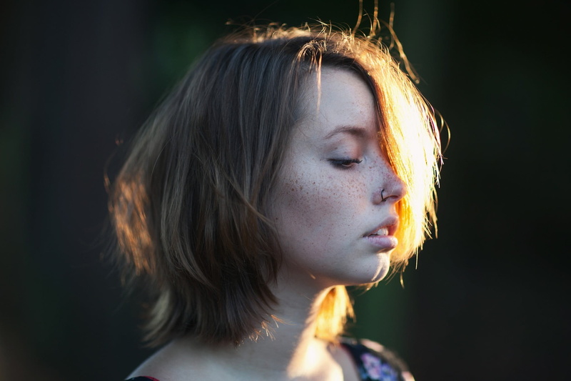 side view, hairstyle, profile, brunette, looking away, focus on foreground, hair, real people, freckles, young women, close-up, contemplation, human face