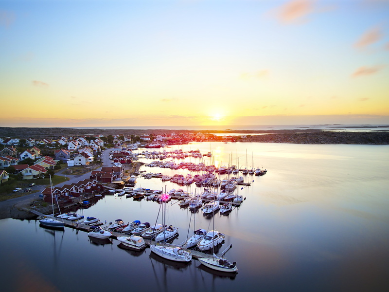 nature, summer, aerial, Swedish, reflection, boats, 4K, harbor, golden, water, nautical Vessel, sea, f2, aerial photography, golden hour, Smögen, coastline