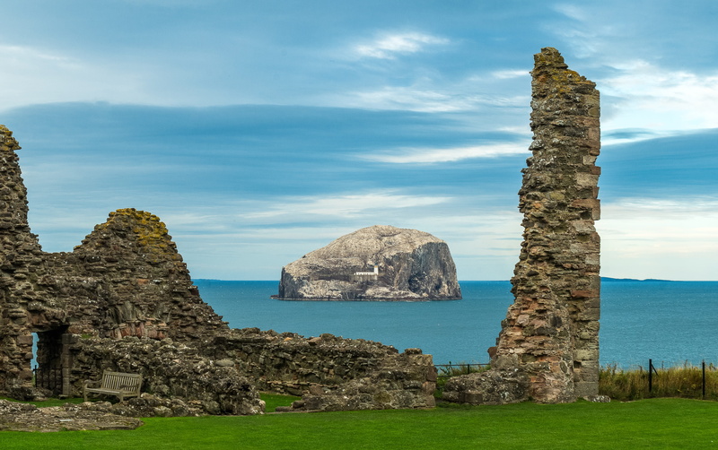 scotland, rock formation, castle, fortress, east coast, lighthouse, non-urban scene, scenics - nature, outdoors, bank, bass rock, north sea, sky, ruined