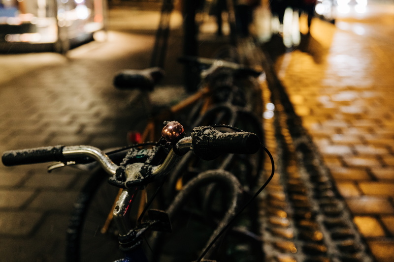 sidewalk, bicycle, road, land vehicle, architecture, car, footpath, cyclist, 5K, automobile, handlebar, travel, focus on foreground, mountain bike, incidental people