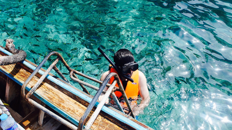 sea, ladder, life jacket, day, steps, red, nature, outdoors, leisure activity, wearing, self, yellow, safety, goggles, water, men, boat, lifestyles, one person