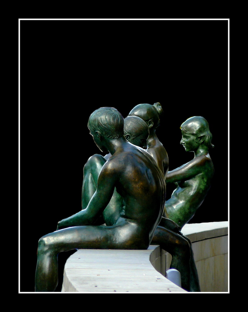 Bronze Sculpture, transfer print, statues, male likeness, artwork, Figures, no people, wall, 2K, germany, human, capital, togetherness, sitting, sit, bronze figures