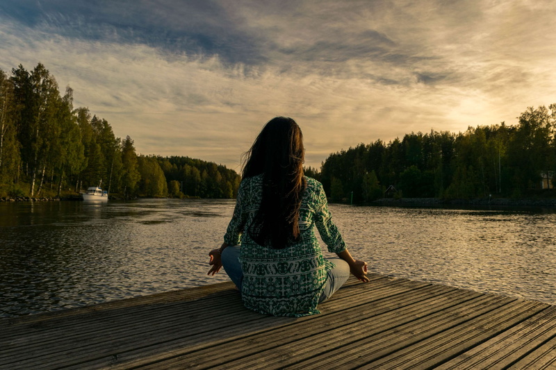 sky, tree, fit, real people, people, exercise, meditation, tranquility, relax, lifestyles, leisure, peaceful, peace, women, tranquil scene, pose, active
