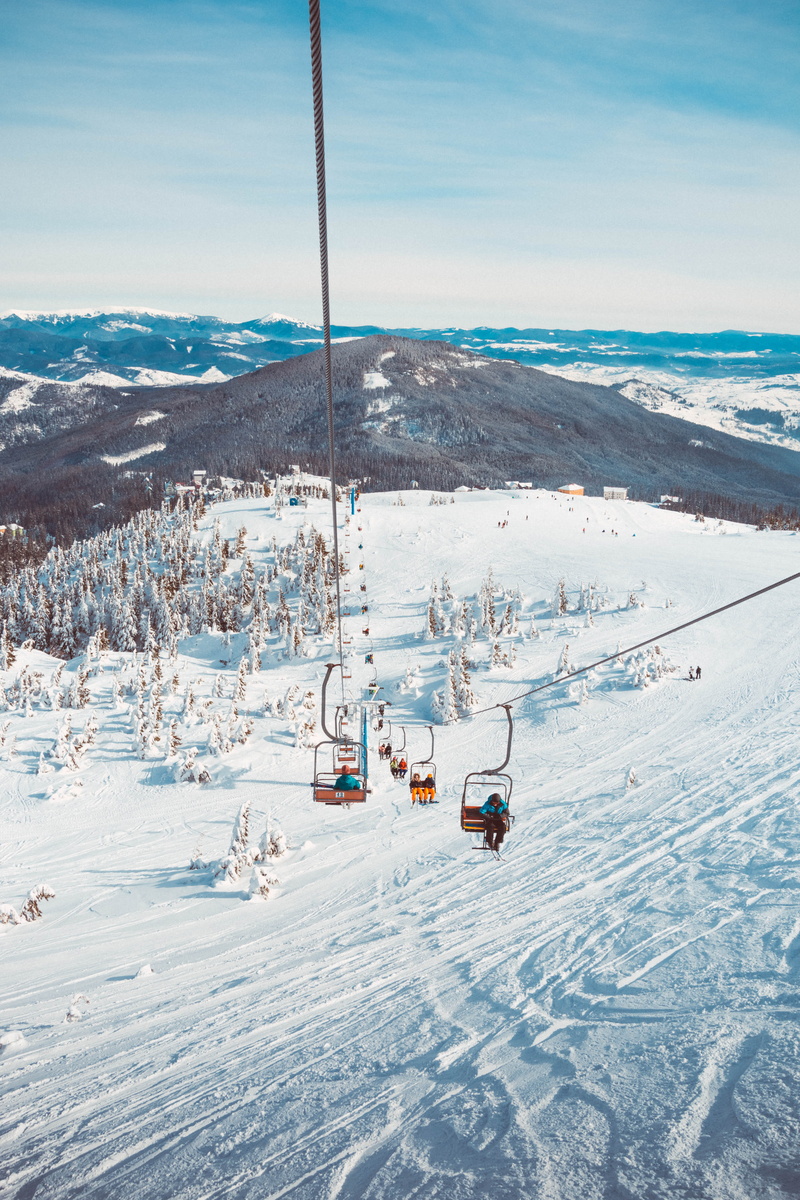 elevator, ski resort, non-urban scene, cable, sky, ski lift, cable car, 5K, mode of transportation, cold temperature, ski slope, ski, car, landscape, scenics - nature