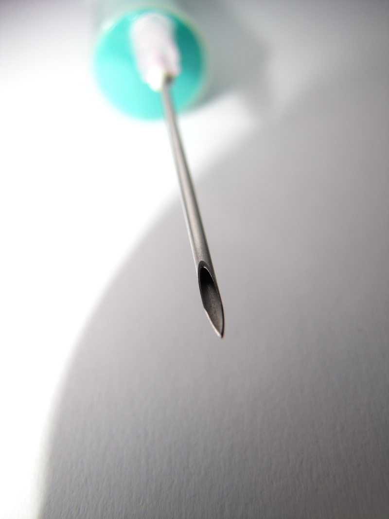drop, nature, syringe, close-up, selective focus, shadow, white background, no people, gray, day, indoors, white color, sharp, medical equipment, focus on foreground