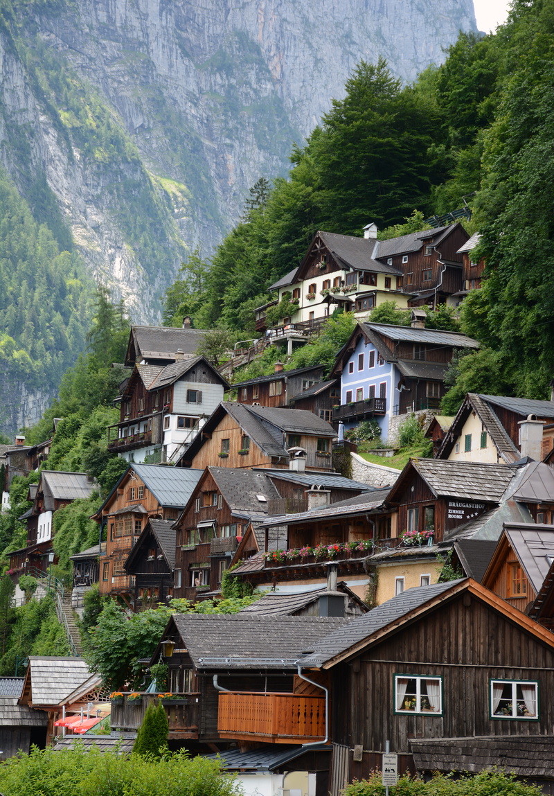 tree, nature, outdoors, built structure, plant, building, day, architecture, alps, austrian lakes, town, house, city, travel, building exterior, green color