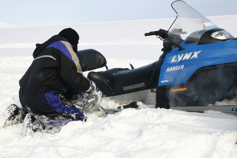 risk, winter, mode of transportation, real people, leisure activity, mountain, snow, white color, spitsbergen, warm clothing, extreme Sports, cold temperature