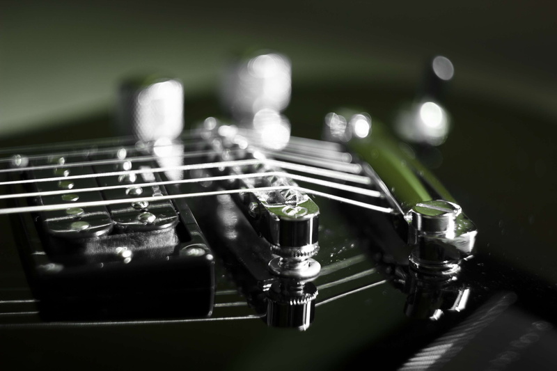 close-up, canon 60d, still life, string, zenit, canon, 4K, knob, shiny, string instrument, wind instrument, green, black, guitar, focus on foreground