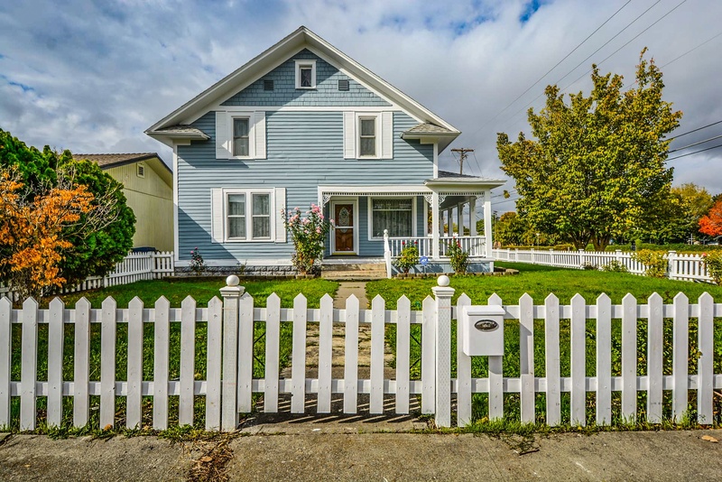 cloud - sky, residential, home ownership, blue, white, tree, building exterior, front or back yard, residential Building, daytime, residential district
