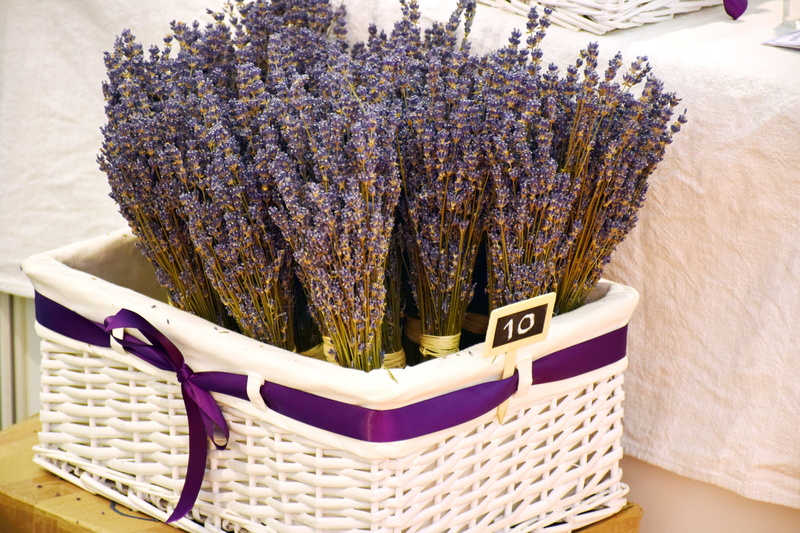 focus on foreground, white, lavender, bouquet, wood - material, bunch, dry, chair, close-up, plant, no People, nature, flower, flowering plant, seat, wicker