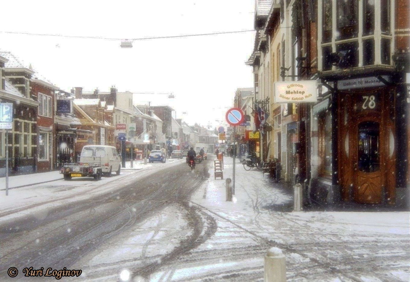 mode of transportation, road, motor vehicle, nature, winter, overijssel, snow, outdoors, 2K, snowing, zwolle, car, incidental people, building exterior