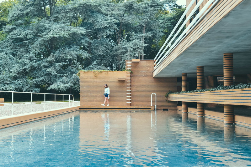 2K, nature, near, luxury, wall, bricked, blue, plant, summer, leafed, daytime, bauhau, ladder, person, tranquil scene, villa, no people, foresthouse, day