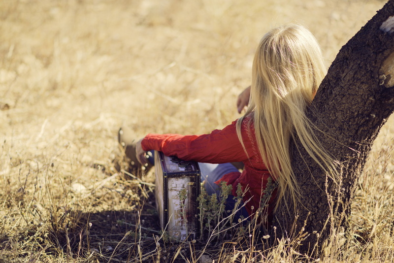 adult, day, bella, long hair, grass, hair, plant, outdoors, rural Scene, to watch, casual clothing, leisure activity, young, pants, sitting, land, rear view