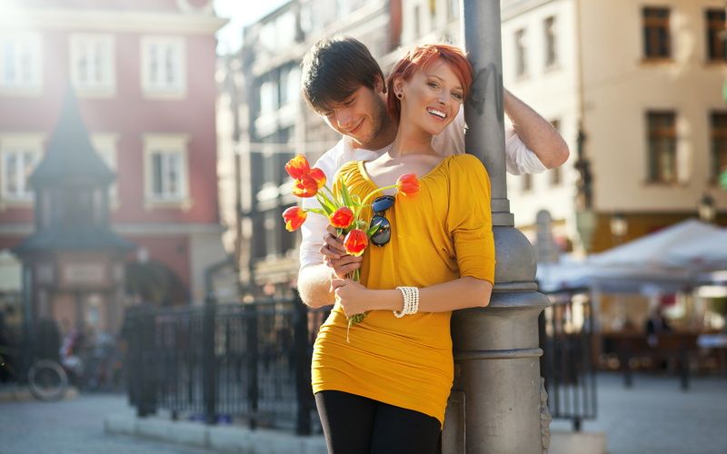 hd, couple, emotion, red, street, three quarter length, beautiful, boy, positive emotion, love, focus on foreground, young adult, tablet, day