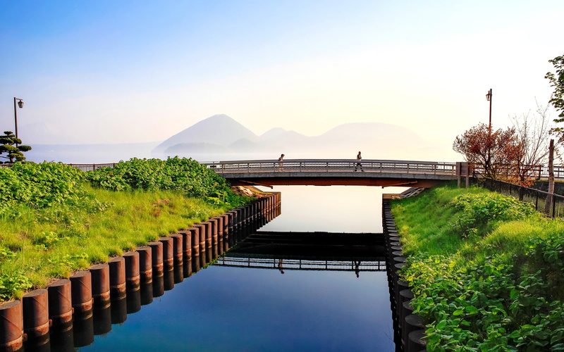bridge, day, japan, outdoors, green color, plant, tranquility, clear sky, reflection, hokkaido, lake, sunshine, growth, swimming pool, 2K, nature, sky