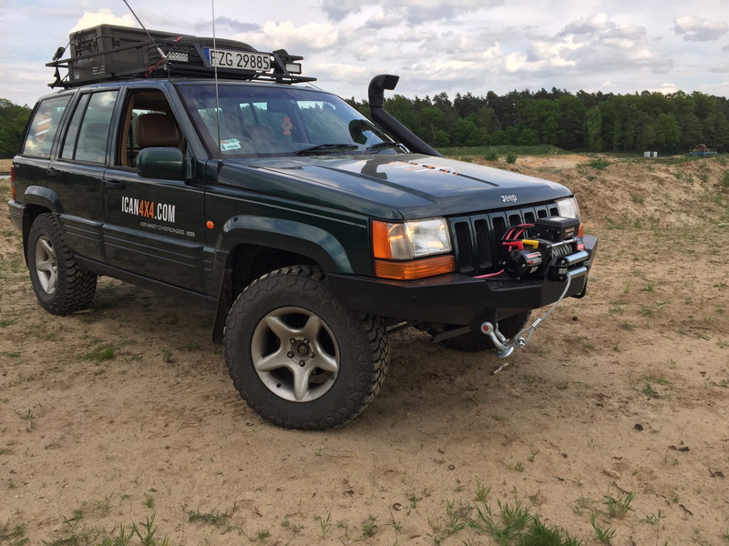 off-road vehicle, off roader, 4 x 4, tire, off road, land, abandoned, land vehicle, 2K, stationary, sky, motor vehicle, off-road, 4x4, off-road driving