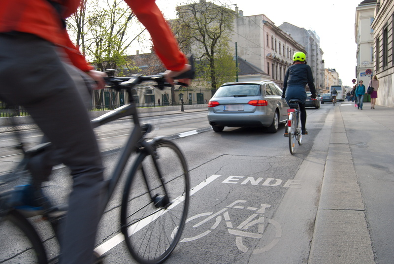 road network, road, cyclist, pkw, fast, cycle path network, cyclists, vehicles, traffic, road markings, bicycle path, away, movement, mobility, cycling