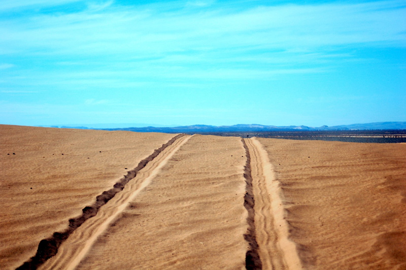 no people, climate, sand, blue, road, land, horizon, beauty in nature, dunes, pathway, marroc, peaceful, soledad, sky, non-urban scene, arid climate, scenics - nature