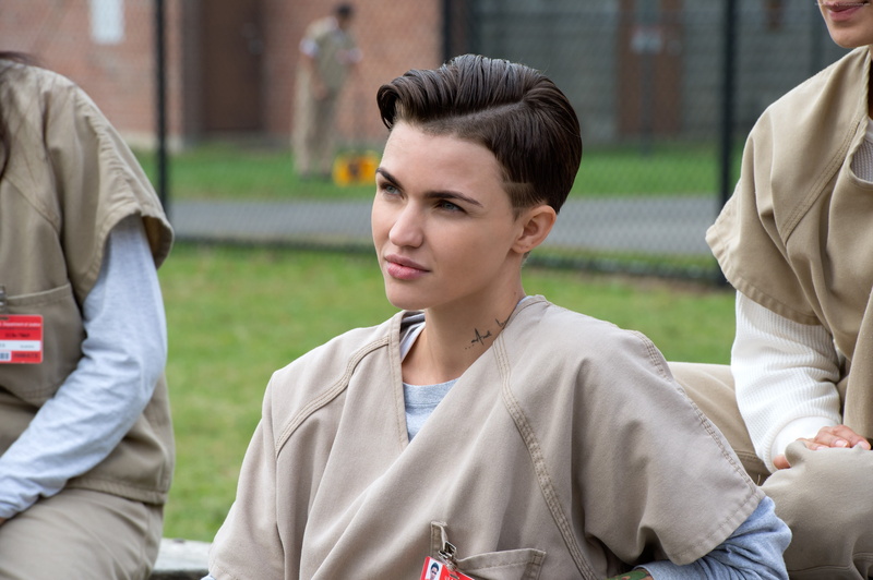 men, sitting, clothing, casual clothing, 2K, young women, Best TV Series of 2015, young men, crime, Ruby Rose, young adult, people, togetherness, outdoors