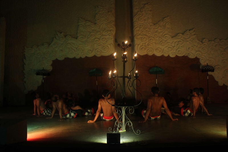 architecture, women, traditional dance, illuminated, night, garuda wisnu kencana, adult, lighting equipment, indoors, 2K, large group of people, relaxation