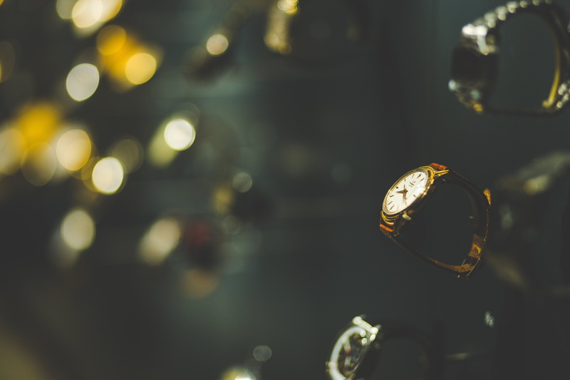 link, glass - material, reflection, lighting equipment, no people, sphere, indoors, watch, animal themes, design, fashion, 5K, night, round, shopping