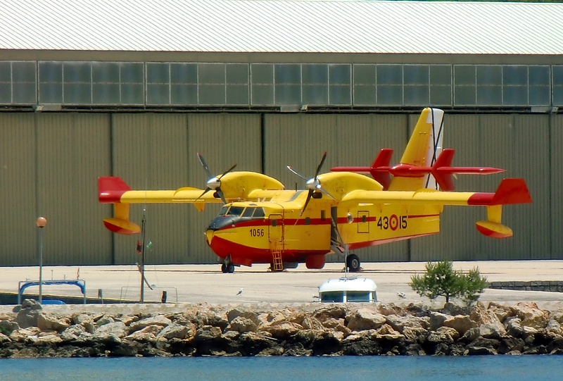 building exterior, aircraft, 2K, water, delete, airport, built structure, plane, airport runway, occupation, outdoors, fire, seaplane, travel, communication