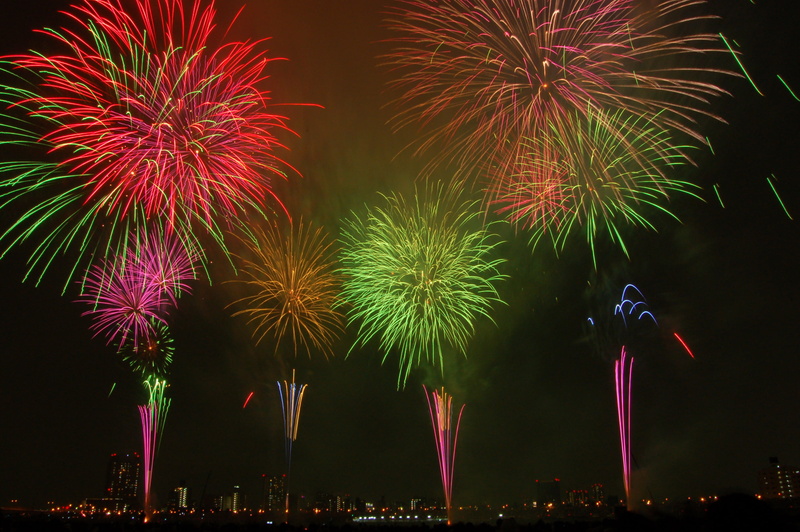 green, red, holiday, adachi, night, firework - Man Made Object, firework Display, fire - Natural Phenomenon, 2K, exploding, multi Colored, red, nighttime
