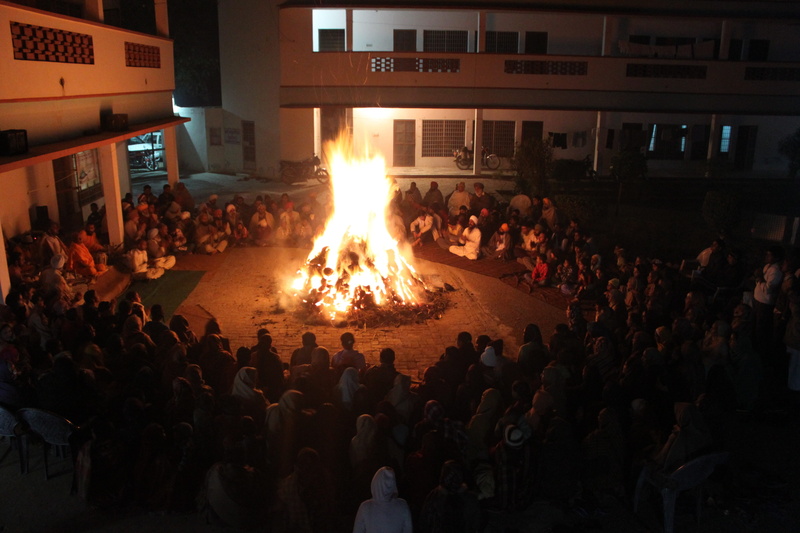 night, spectator, nature, lifestyles, fire, crowd, Yoga, women, real people, people, outdoors, burning, Kriya, agni kriya, Worship, architecture, illuminated