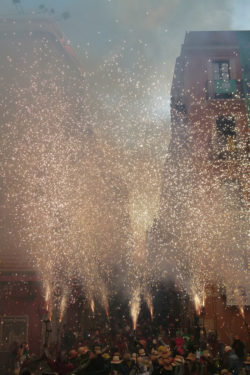 motion, correfoc, arts culture and entertainment, santa key, built structure, tarragona, large group of people, exploding, light, festival, firework - man made object