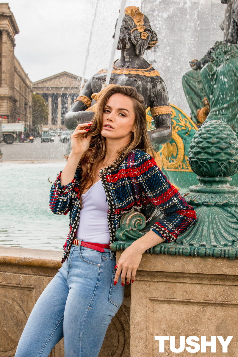women, portrait, fashion, smiling, young adult, actress, hairstyle, clothing, Tori Black, 2K, hair, young women, looking at camera, beautiful woman, looking at viewer