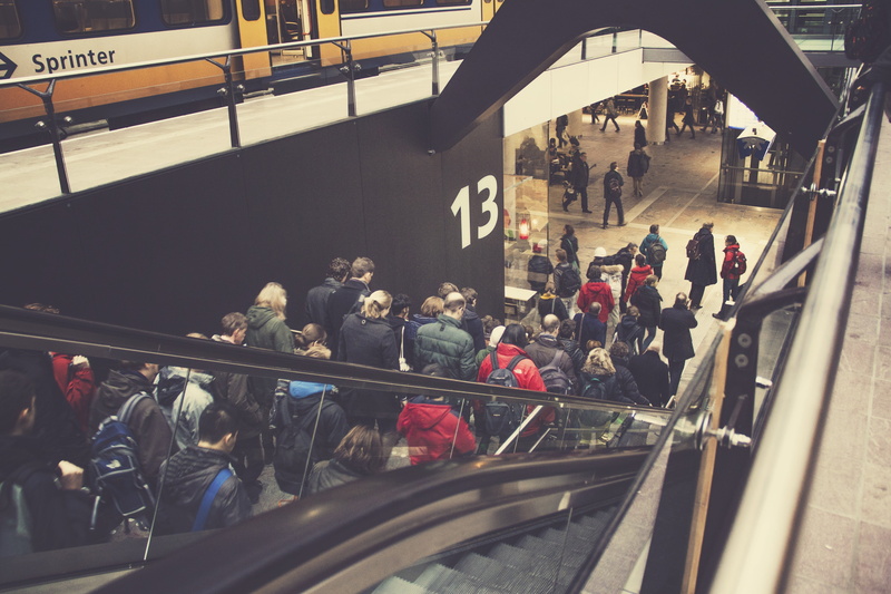 ns, 4K, public transportation, people, crowd, travel, rotterdam, city, group of people, mode of transportation, commuters, women, men, railing, trains