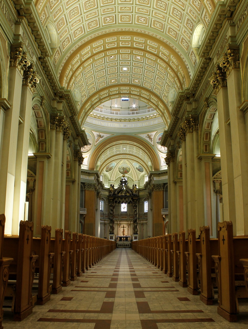interior, pew, faith, baroque, canada, direction, diminishing perspective, no people, catholic, god, the way forward, ceiling, arcade, built structure