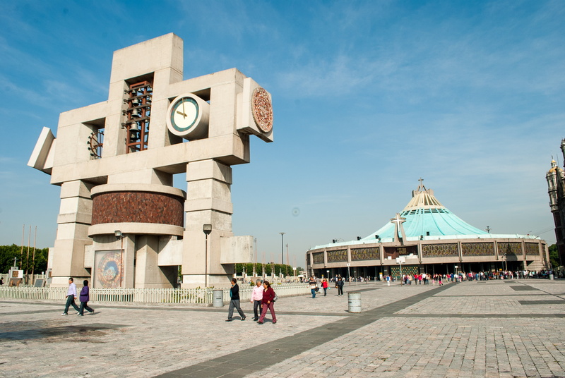 4K, sunlight, group of people, tourism, incidental people, day, built structure, architecture, real people, religion, place of worship, mexico, travel