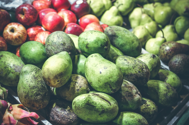 still life, market, 5K, no people, heap, market stall, large group of objects, day, mangoes, wellbeing, retail, outdoors, ripe, variation, green color