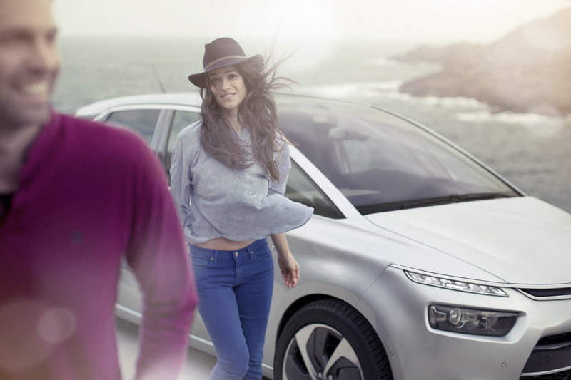citroen, men, casual clothing, young women, transportation, c, outdoors, picasso, day, 720P, heterosexual couple, standing, women, nature, adult, two people