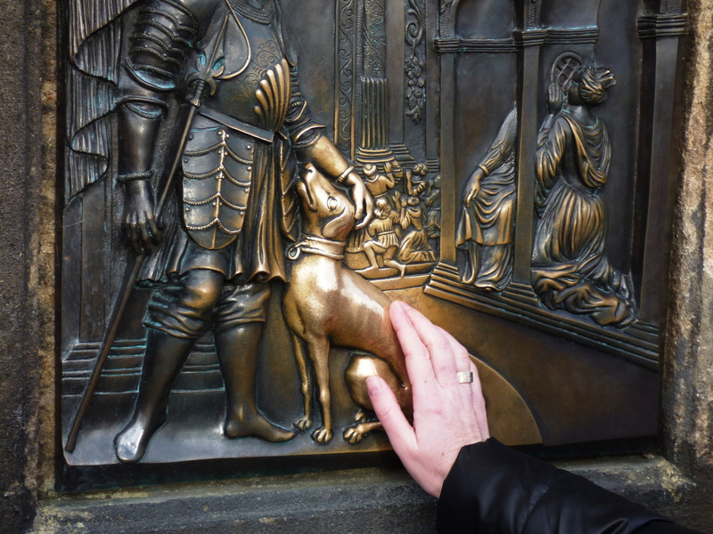 pat, religion, built structure, hands, doggy, human body part, craft, human hand, gold colored, pats, entrance, superstition, dog, the past, 4K, hand
