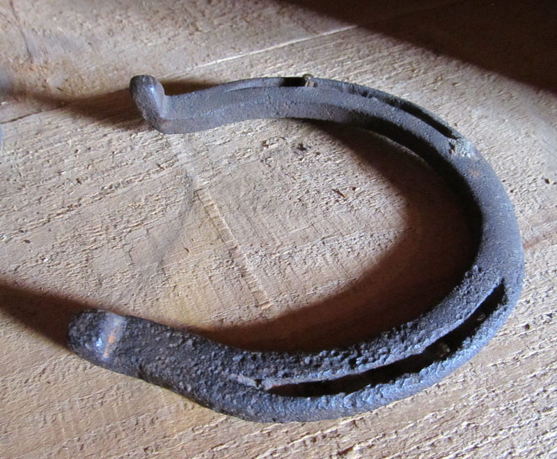 no people, rusty, crafted, 2K, shadow, shape, circle, still life, talisman, farm, rural, nature, brown, sunlight, hoof, close-up, Symbol, art and craft