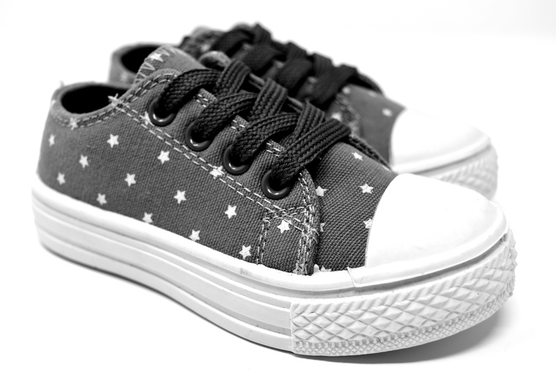 selective focus, 5K, sports shoes, still life, sneaker, high angle view, studio shot, small, cute, shoelace, childrens shoes, shoe, white background, focus on foreground