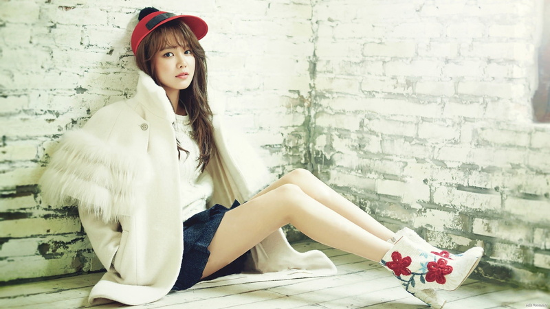 flower, lifestyles, legs, women, hairstyle, coat, flowering plant, boots, one person, casual clothing, s, looking at camera, hat, real people, Choi Sooyoung