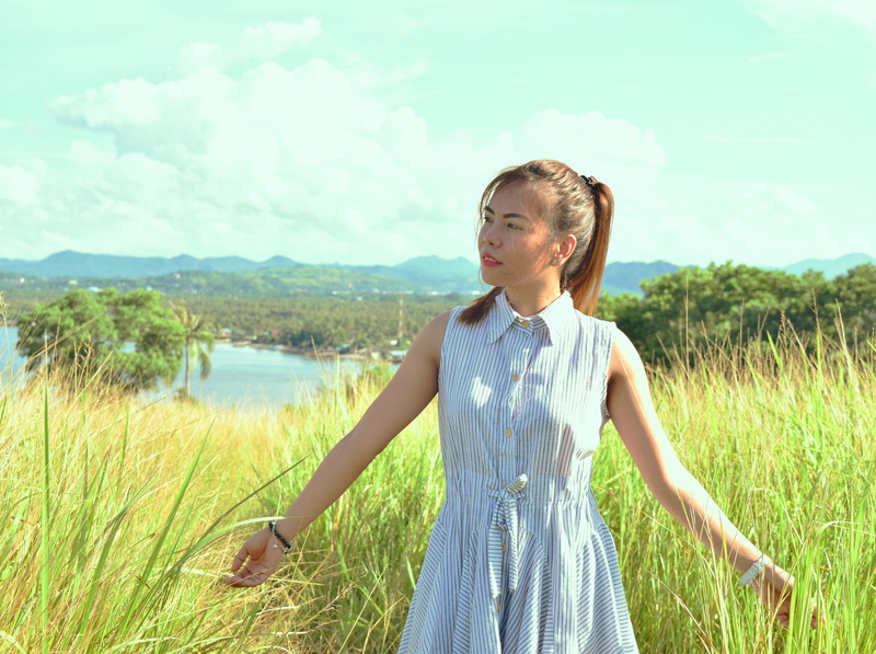 hairstyle, land, standing, outdoors, beautiful woman, fashion, lipata, plant, women, day, young adult, growth, real people, grass, landscape, grass field