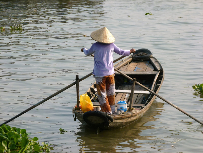 hat, women, oar, rowing, nautical vessel, men, boot, mode of transportation, 5K, asian style conical hat, outdoors, transportation, water, casual clothing