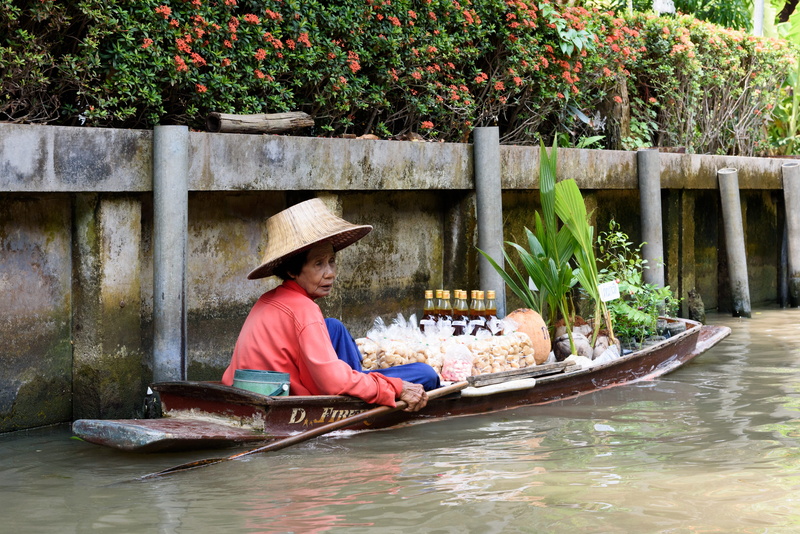 water, nautical vessel, 4K, oar, brown, floating, river, canal, nature, lifestyles, paddle, asian style conical hat, vendor, hat, market, one person, transportation