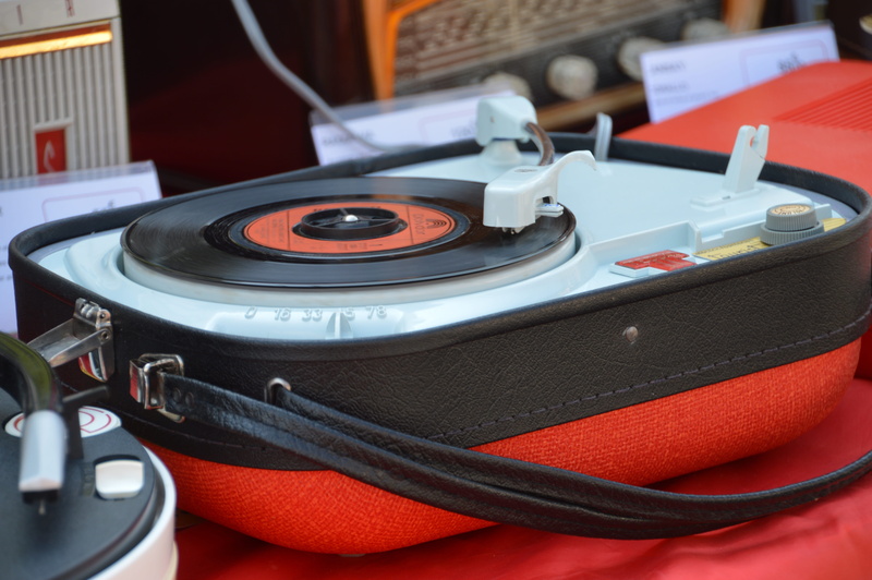 retro styled, disk, retro, phonograph, musical equipment, nightlife, eats-disk, pickup, music equipment, camera - photographic equipment, gramophone, no people