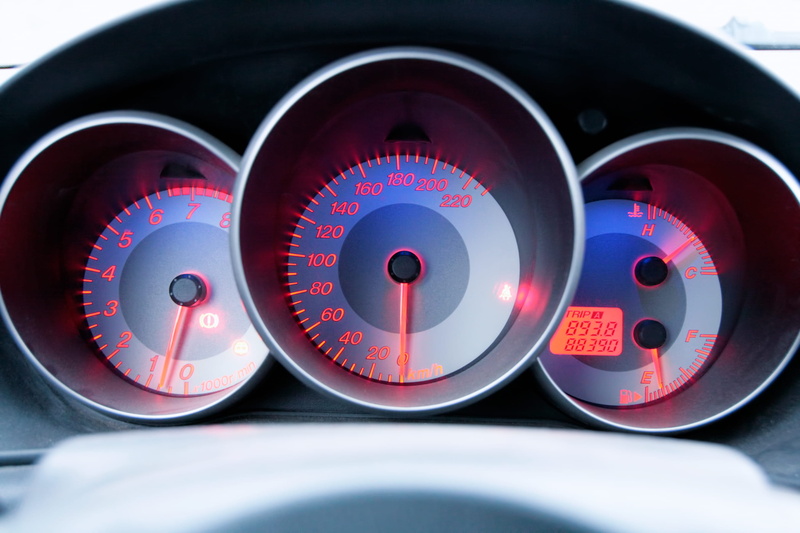 motor vehicle, engine, round, equipment, studio shot, fuel and power generation, close-up, wheel, meter, closeup, car, tachometer, indoors, industry, Speedometer