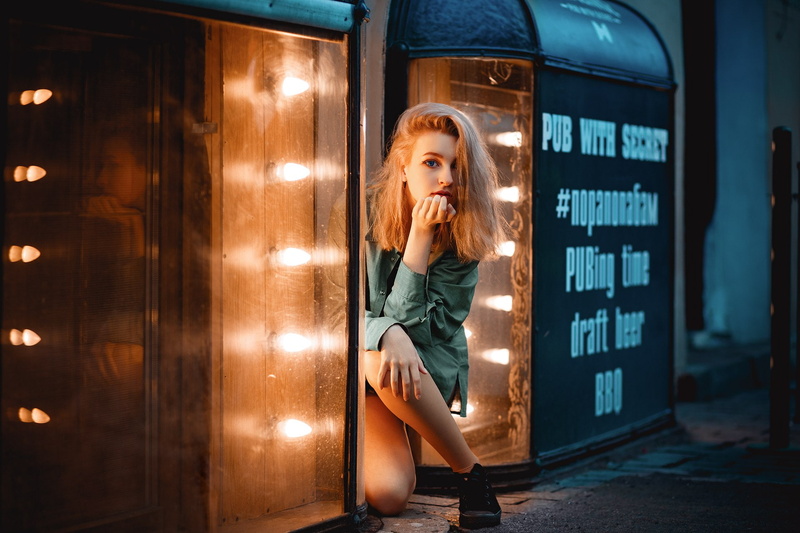 depth of field, lights, portrait, looking at viewer, Anastasia Sokol, blue eyes, blonde, women outdoors, women, Converse, outdoors, urban, light bulb, 1080P