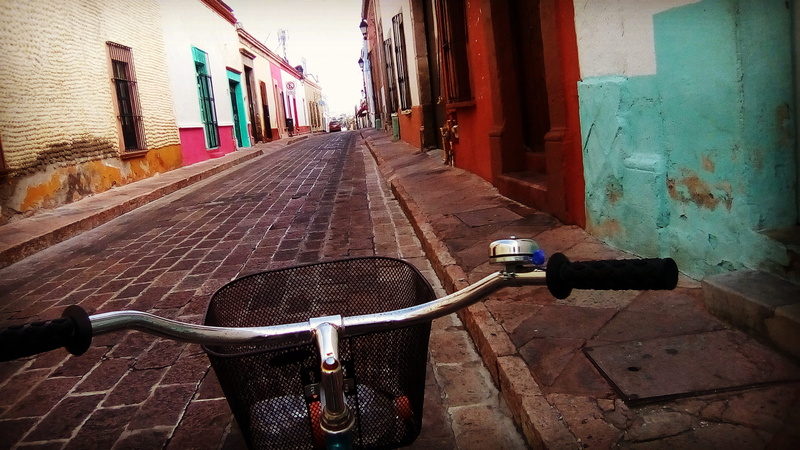 architecture, residential district, direction, built structure, liberty, dom, house, footpath, bicycle, wall, city, no people, outdoors, pipe - tube, mexico